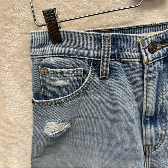 Levi’s high waisted mom shorts women’s size 28 distressed light wash - Picture 3 of 7